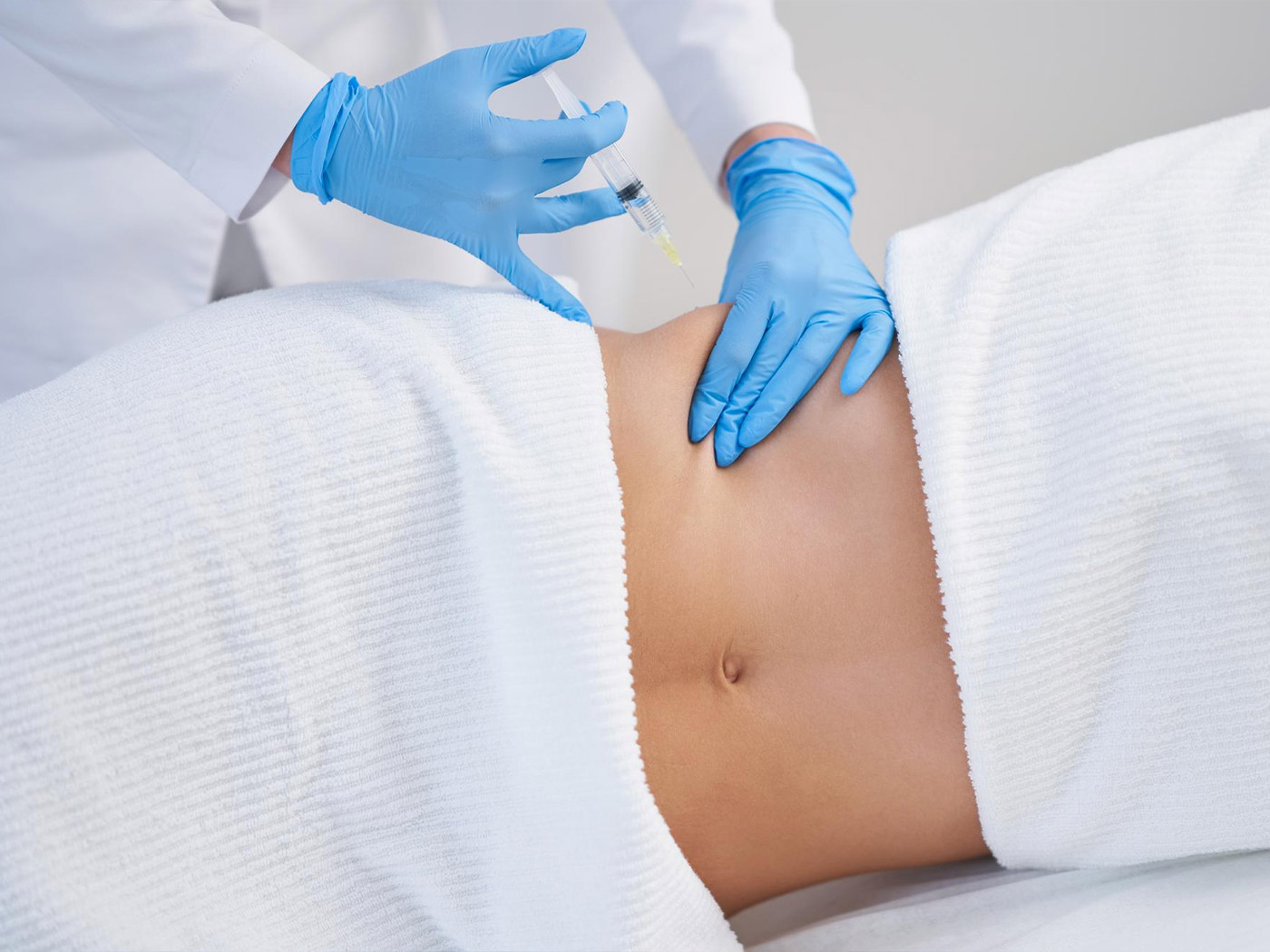 Estetska kirurgija Royal | Ali obstaja starostna omejitev za liposukcijo?