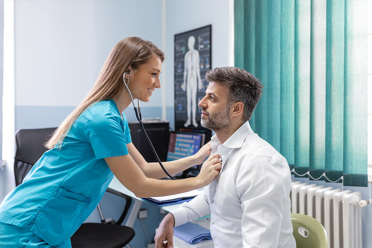 Plastic surgery Royal | Examination by a specialist cardiologist